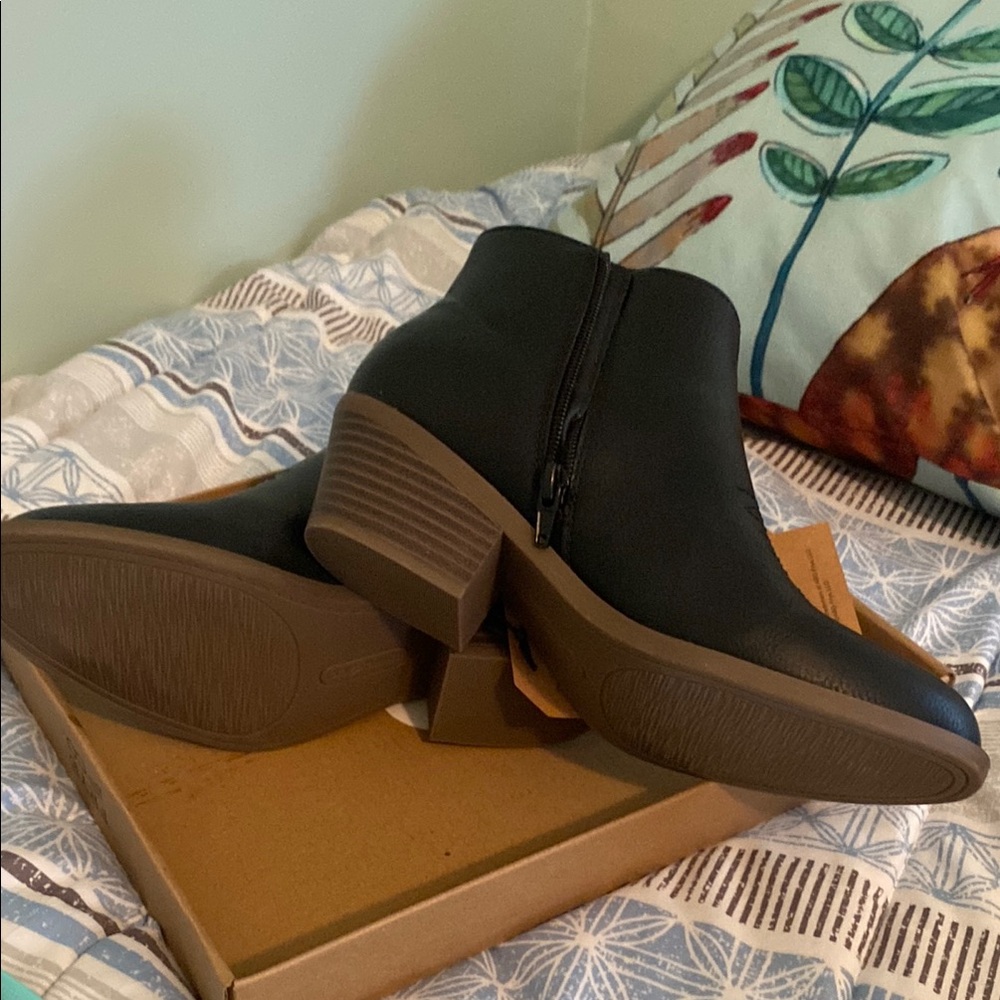 Frye Black Leather Ankle Boot Classic Design size 8M